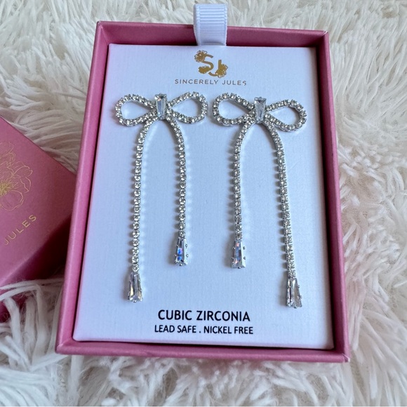 Sincerely Jules Cubic Zirconia Bow Earrings (Silver) - Picture 4 of 14